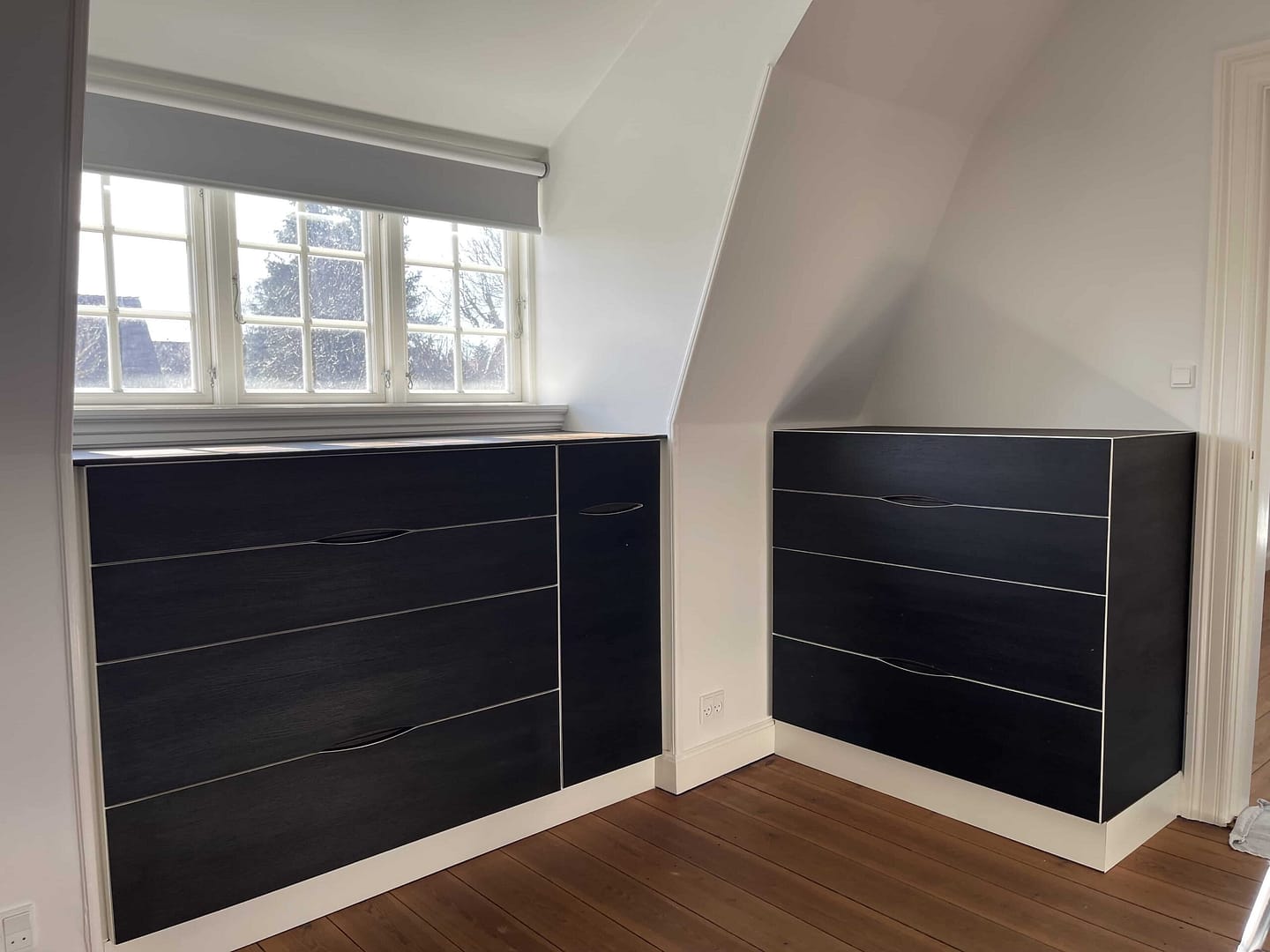 Individuelt designet opbevaringsløsning med to kommoder. Håndlavede snedkermøbler efter mål designes og fremstilles hos Jesper Holm Design i København