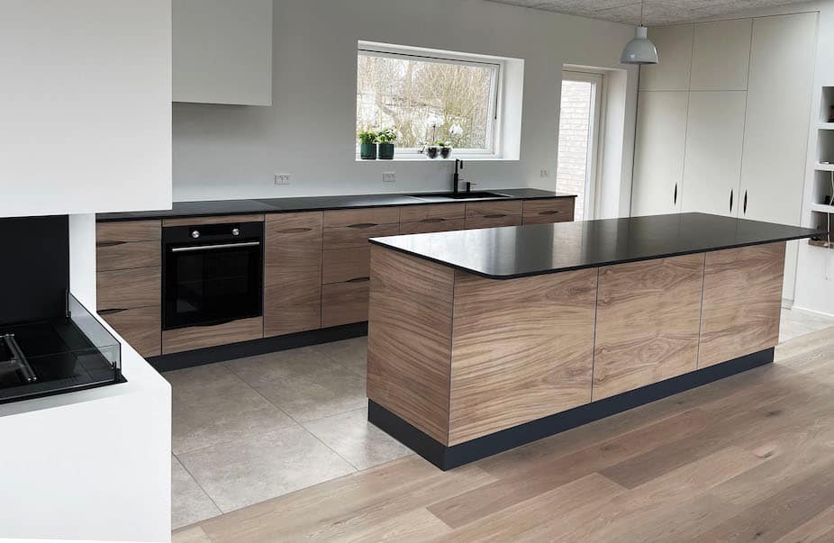 Snedkerkøkken efter mål af høj kvalitet, specialdesignes til hver kunde hos snedkeriet Jesper Holm Design København.