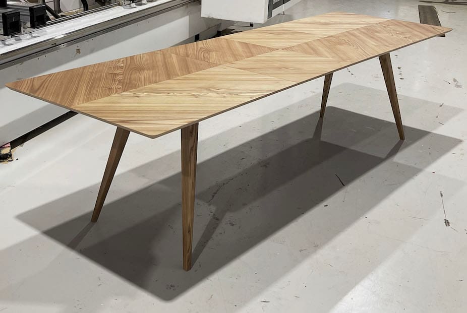 Få et personligt snedker spisebord som er designet og snedkereret efter dine ønsker hos Jesper Holm Design i København