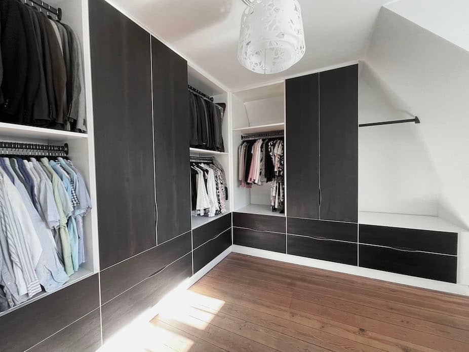 Specialdesignet walk-in-closet af høj kvalitet fra Jesper Holm Design